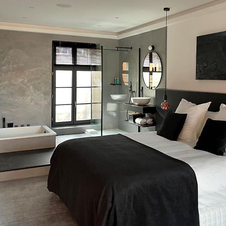 Ennea - Jacuzzi & Luxury Suites (Adults Only) 佩皮尼昂 外观 照片