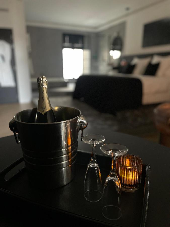 Ennea - Jacuzzi & Luxury Suites (Adults Only) 佩皮尼昂 外观 照片